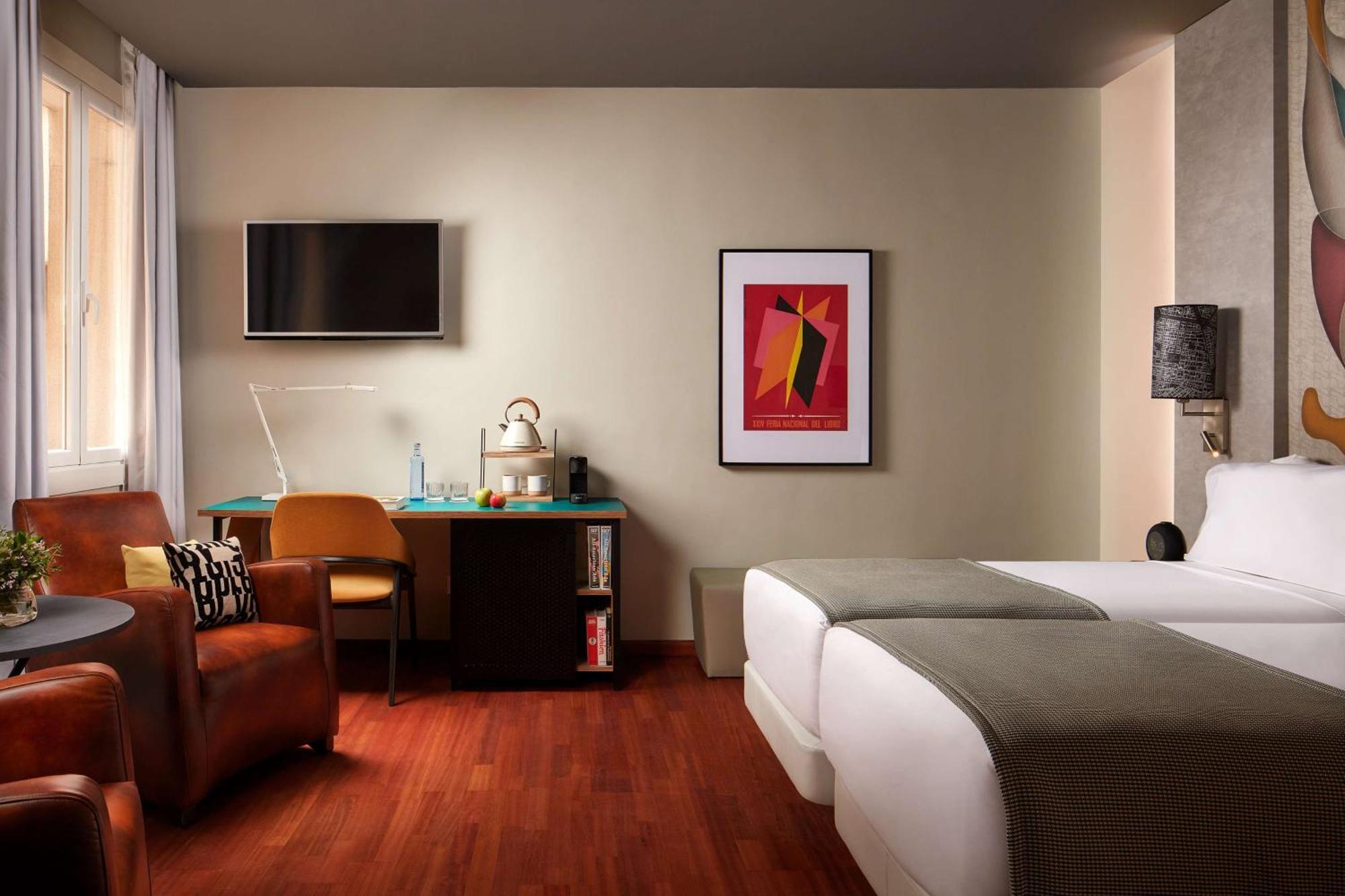 เอ็นเอช มาดริด อลอนโซ มาร์ติเนส Hotel ภายนอก รูปภาพ